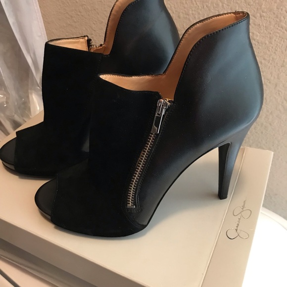 Black heeled shoe - Picture 2 of 5